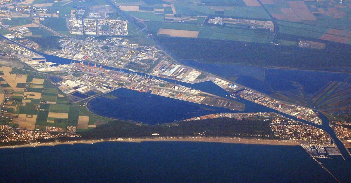 بندر راونا جایی که کارگران بارانداز یک محموله را مسدود کردند