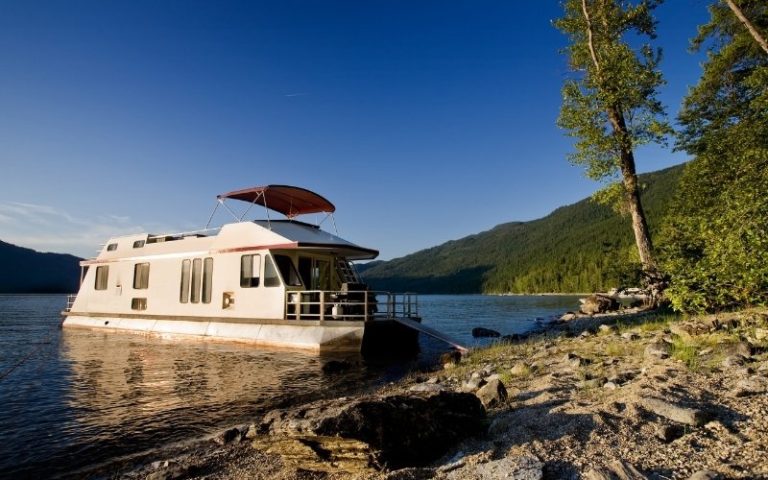 What are Houseboats?