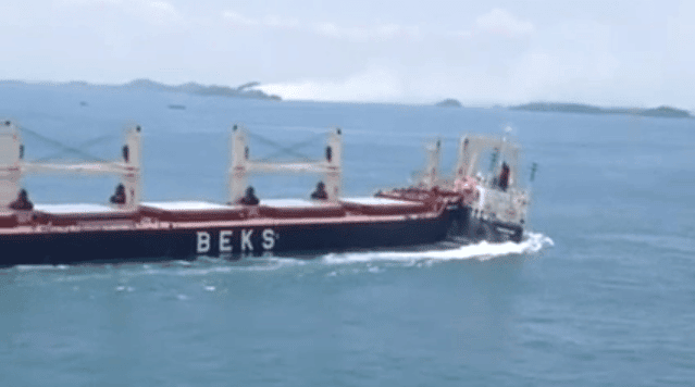 Real Accident Video: Bulk Carrier And Cargo Ship Collision in the Straits Of Singapore