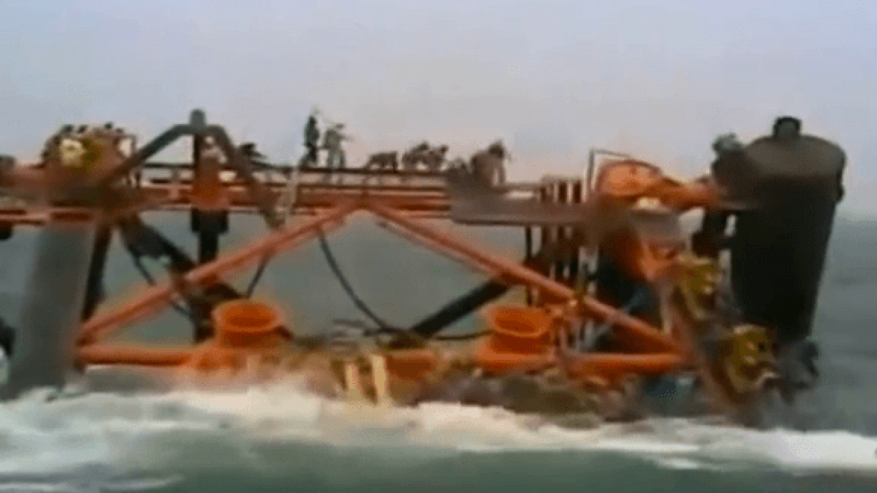 Shocking Video Oil Rig Sinks With People Onboard