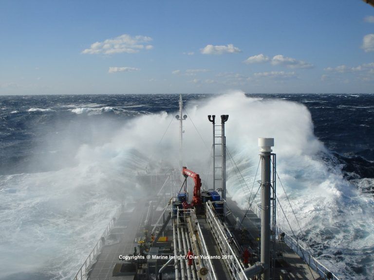 Photo of the Day: Ship Amidst Huge Waves in Taiwan Strait