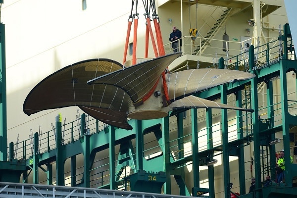 World’s Largest Ship Propeller Transshipped