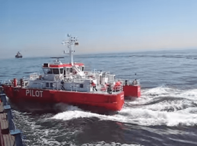 Video: Pilot Boat Approaches At High Speed, Bangs The Ship
