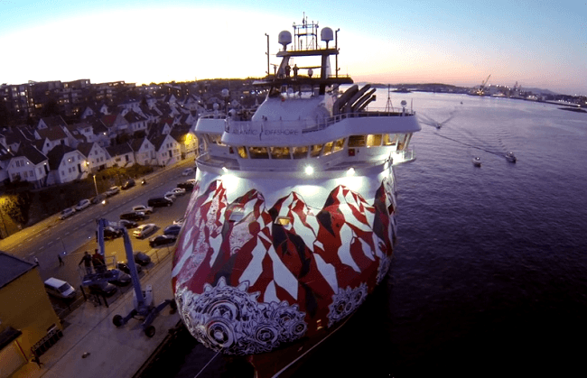 Watch: Artists Paint Amazing Design On Ship – Ocean Art
