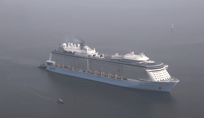 Video: The New Cruise Ship Quantum of the Seas Arriving At Bremerhaven