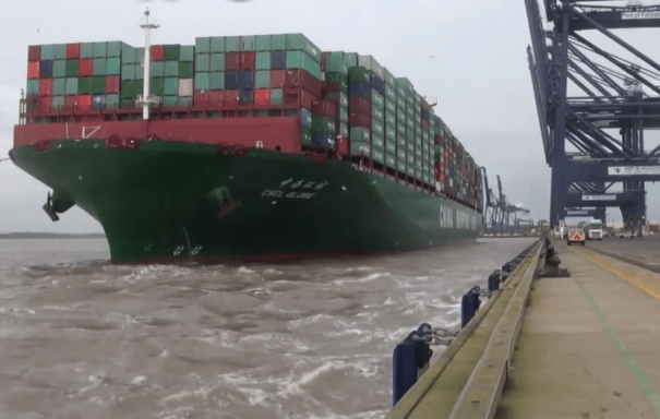 Watch : The World’s Biggest Container Ship – CSCL Globe in Hamburg