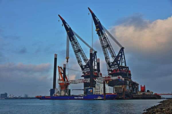 Aeolus’s New 1600 Tonne Cranes Successfully Installed Onboard Van Oord