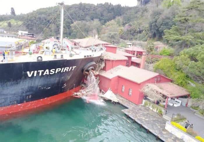 Watch: Bulk Carrier Crashes Into Historic Mansion In Istanbul’s Bosphorus