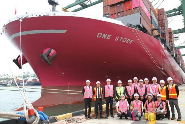 ONE’s First 14,000 TEU-Class Magenta Coloured Containership Makes Her Maiden Call At Singapore