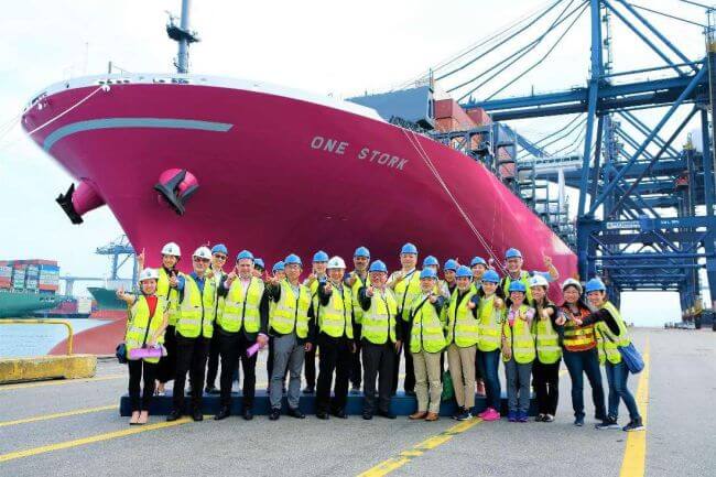 ONE’s First 14,000 TEU-Class Magenta Containership Embarks On Maiden Voyage