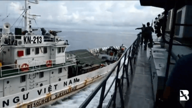 Indonasian navy ship collision vietnamese fishermen ship