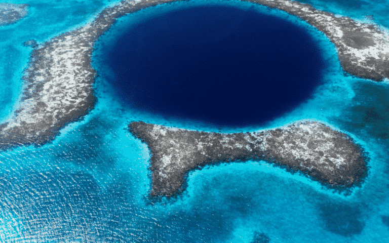 What is the Great Blue Hole of Belize?