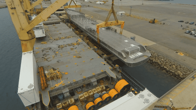 AAL Dampier Discharging an 86m Heavy Lift Superyacht Hull
