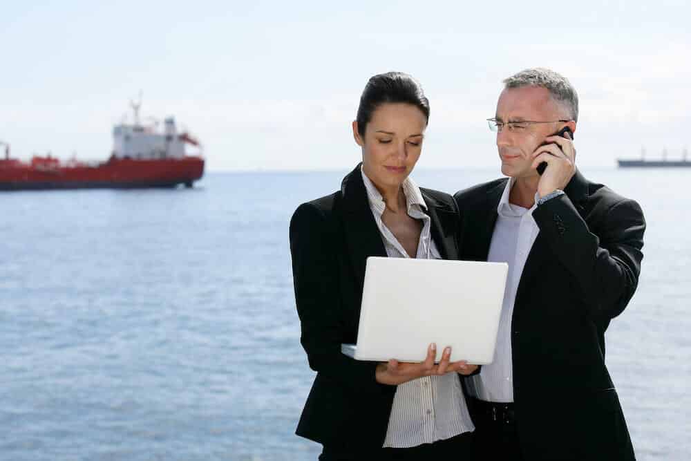 how to become shipbroker