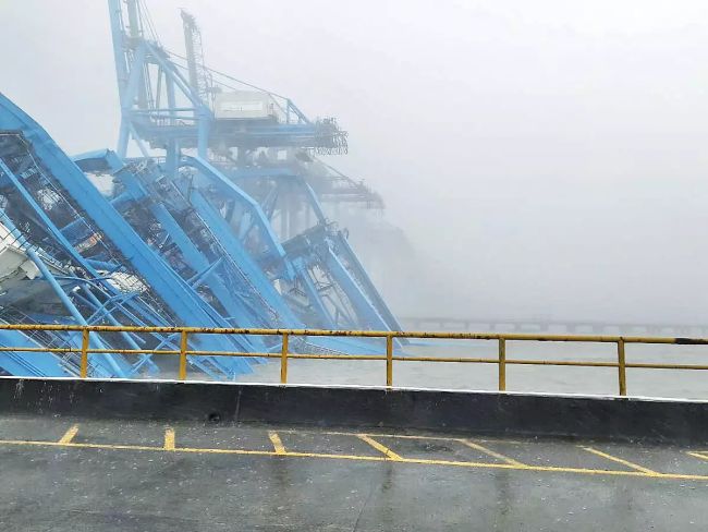 India: 3 High-Capacity Cranes Crashes At Jawaharlal Nehru Trust Port Due To Heavy Rains