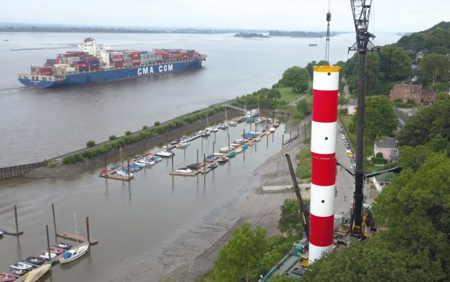 Watch: New Leading Light Line On The Elbe – Port of Hamburg