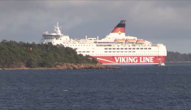 Video: Viking Line’s Passenger Ferry Amorella Runs Aground
