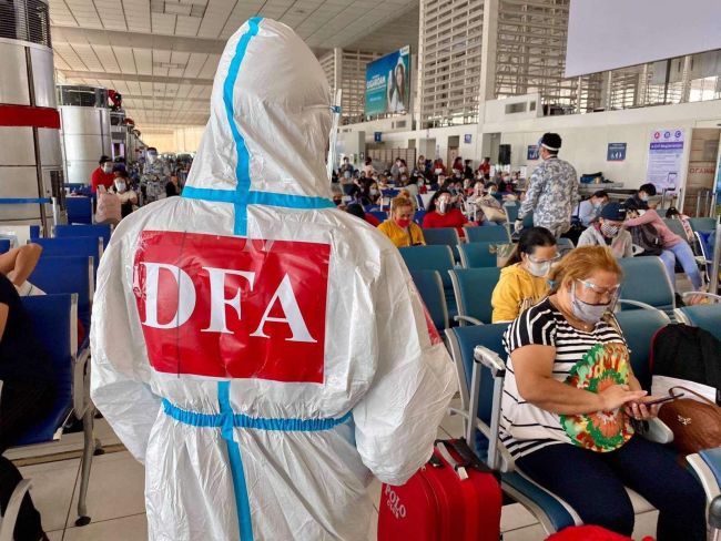 More Than 10000 Filipinos Including Seafarers Returned Home With Coronavirus