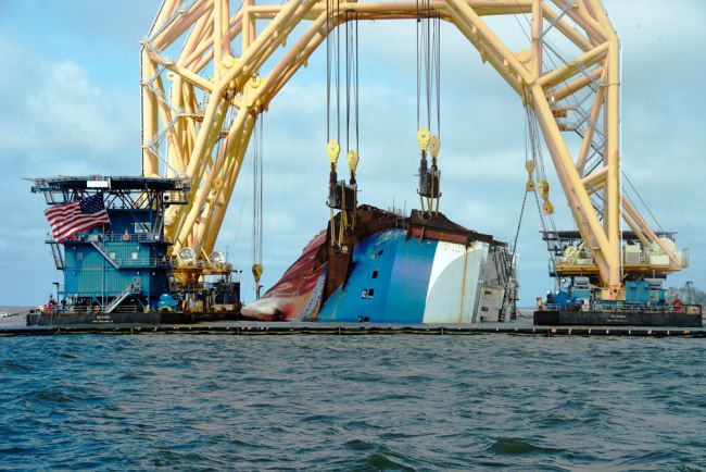 Anchor chain-attached-to-the-pulley-system-on-the-VB-10000-heavy-lift-vessel-moves-slowly-to-cut-through-Section-One-of-the-Golden-Ray-wreck.-St.-Simons-Sound-Incident-response