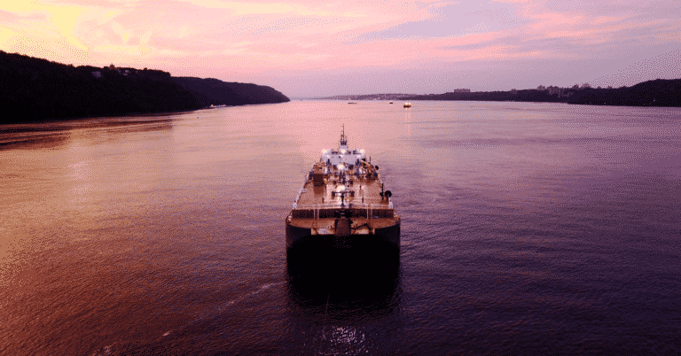 Different Types of Barges – Uses And Differences