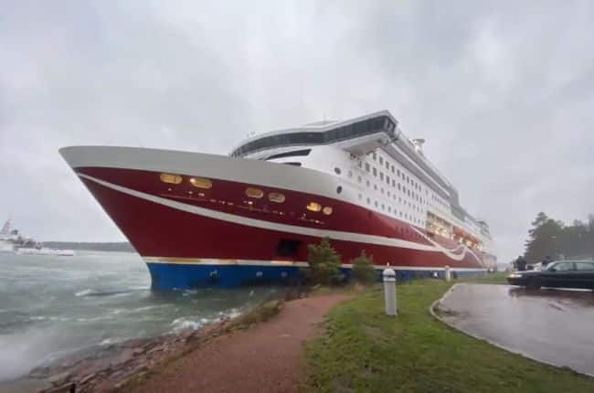 Viking Grace Towed To Safety After Being Stranded With More Than 400 On Board
