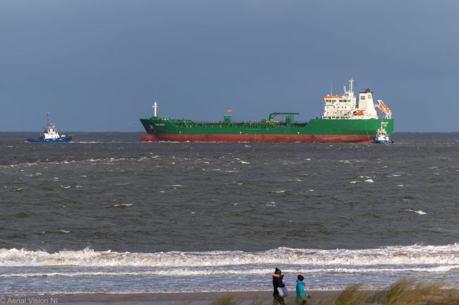Photos: Grounded Oil Tanker In Belfast Refloated | LaptrinhX / News