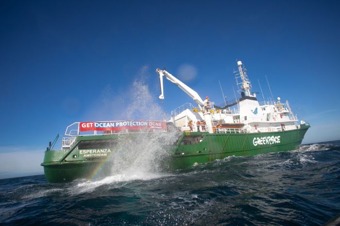Greenpeace Blocks Destructive Fishing With New ‘Boulder Barrier’ Off The Coast Of Brighton