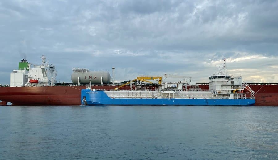 FueLNG Bellina delivering LNG bunker to Aframax tanker, Pacific Emerald.