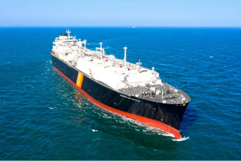 Descripción: New LNG Carrier Diamond Gas Crystal Delivered for LNG Transportation from LNG Canada project