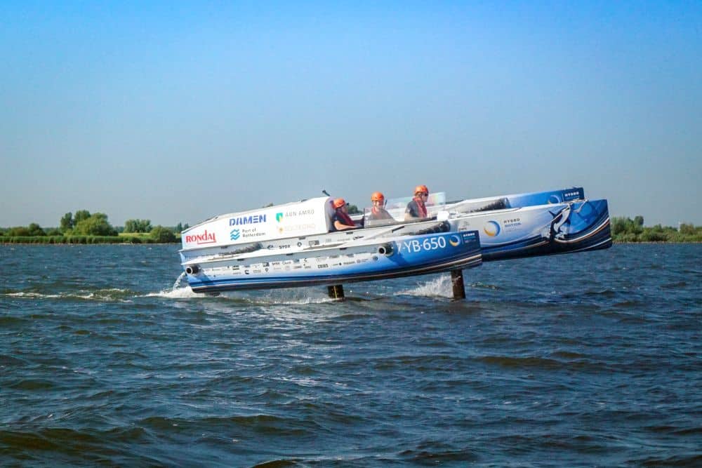 World's First Flying Hydrogen Boat