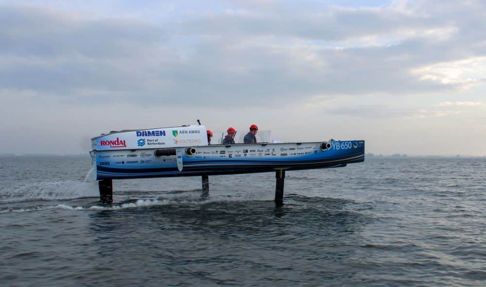 World's First Flying Hydrogen Boat