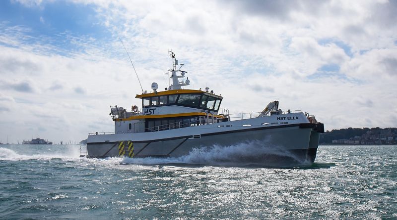 World’s First Hybrid Chartwell 24 Crew Transfer Vessel cruising through the sparkling waters