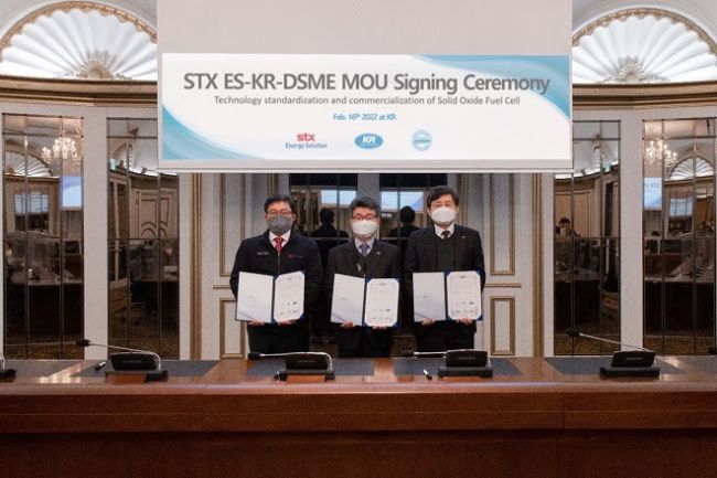 Image shows the three representatives at the MOU signing. Larger image available on request,