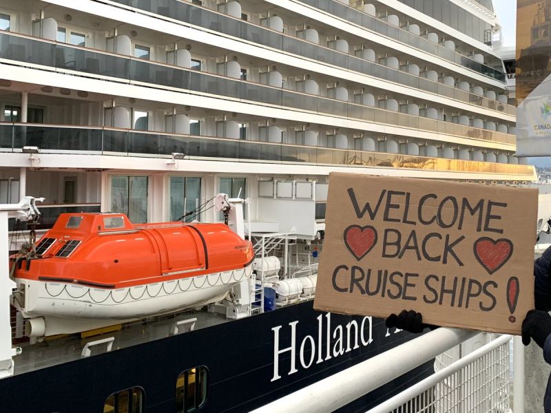 welcome back cruise ships sign
