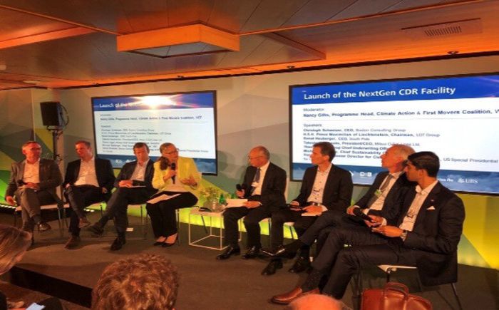 As a panelist, MOL President & CEO Hashimoto (4th from right) participates in the NextGen CDR