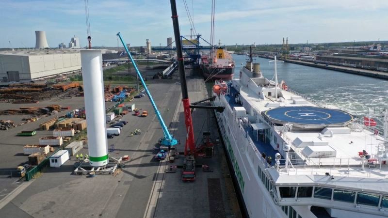 Installation of the Norsepower Rotor Sail on Scandlines' second vessel, MV Berlin.