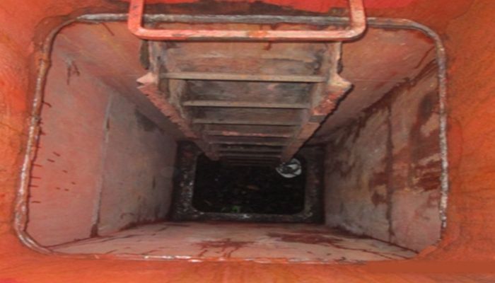 cargo hold hatch cover