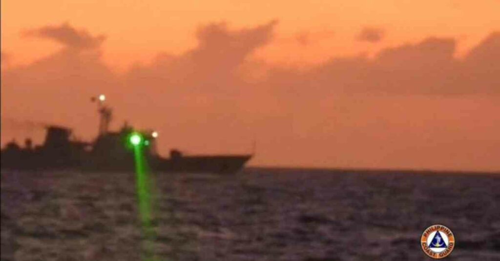 Chinese coast guard block the way of Filipino Ship