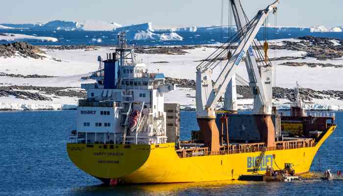 Antarctic Research Ship Happy Diamond