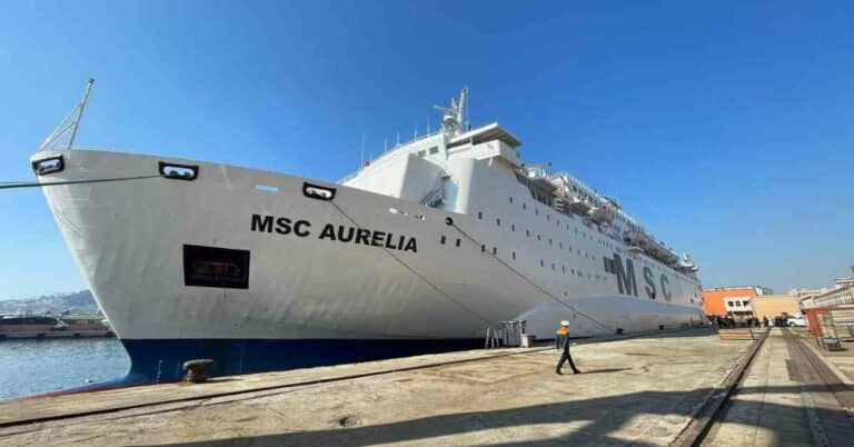 MSC Aurelia Concludes Its Humanitarian Mission, Captain Given Recognition Award