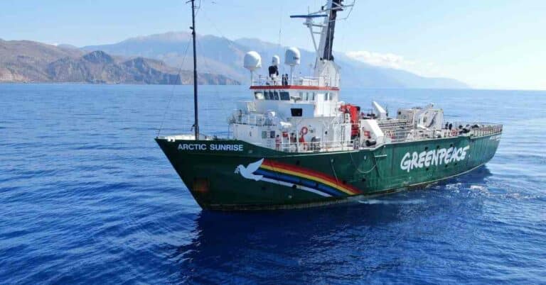 Greenpeace Ship “Arctic Sunrise” Arrives In Mexico To Save Veracruz Reefs From Massive Gas Pipeline