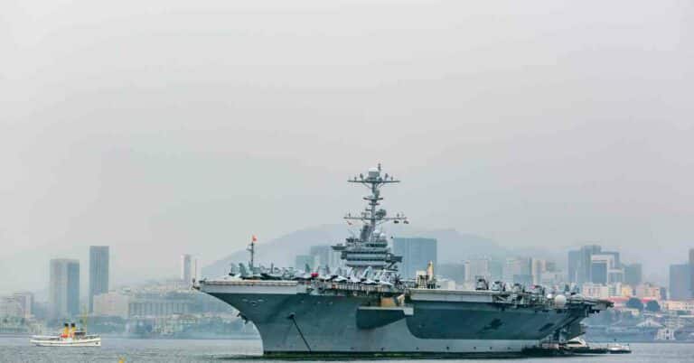 U.S Navy’s Nimitz-Class Aircraft Carrier USS George Washington Receives Flight Deck Certification