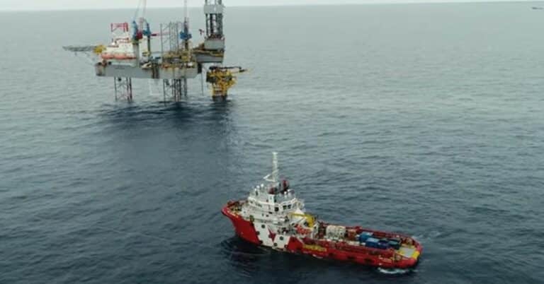 Video: How Is Crude Oil Transported From The Sea Bed?
