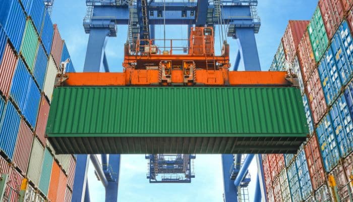 How are Shipping Containers Loaded and Unloaded