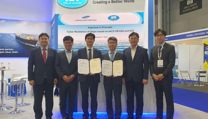 Kim Dongjoo, Director of the Shipbuilding Sales Engineering Team at SHI; SONG Kanghyun, Senior Vice President & Head of KR's Decarbonization