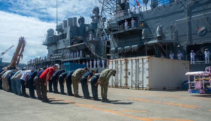 USS Shiloh Departs Yokosuka