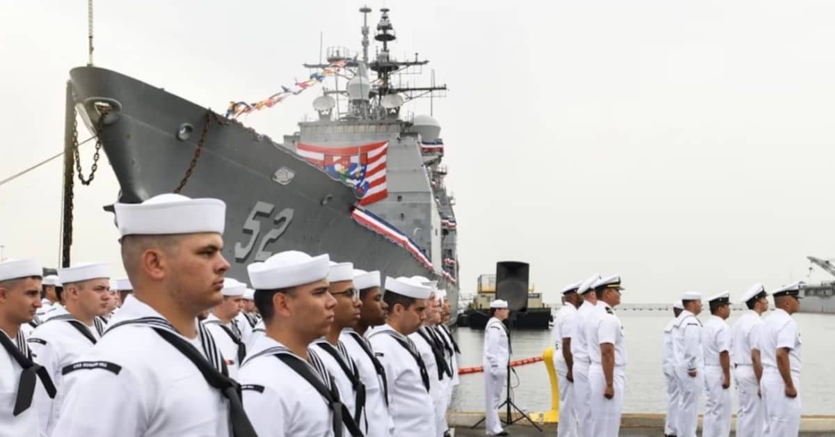 La Marine américaine met hors service l’USS Bunker Hill lors d’une cérémonie à San Diego.