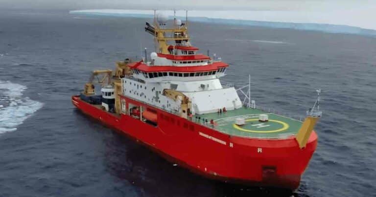 Britain’s Polar Research Vessel Unexpectedly Encounters World’s Largest Iceberg
