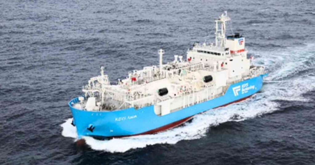 Japan Welcomes First LNG Bunkering Vessel Equipped With Duel-Fuel Engines