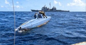 U.S Navy Cruiser Seizes 2370 Kilos of Cocaine from a Semi-Submersible Boat in the Atlantic